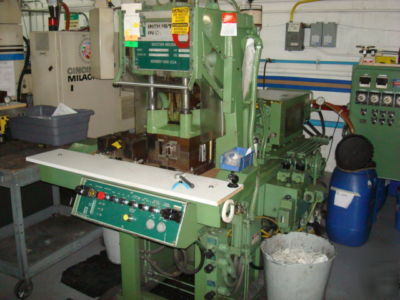 New 1985 bury 30-ton plastic injection molding machine