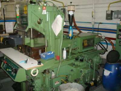 New 1985 bury 30-ton plastic injection molding machine