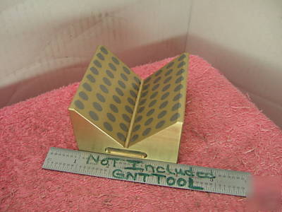 Magnetic v-block brass with steel pins absolutely mint