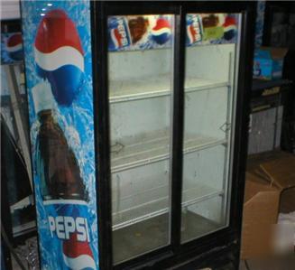 Nice beverage-air MT17 reach in cooler