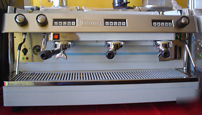 New * * 3 group espresso/expresso machine 