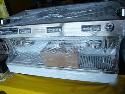 New * * 3 group espresso/expresso machine 