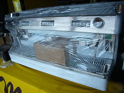 New * * 3 group espresso/expresso machine 
