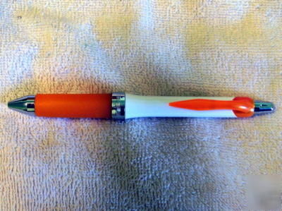Pentel selfit ergonomic ballpoint pen + 2 extra refills