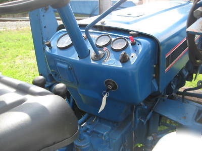  ford 28 hp 4X4 with loader $6800 