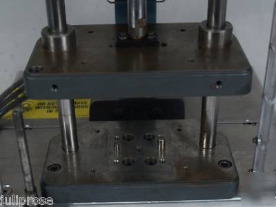 Janesville pneumatic assembly press a-3066-a 528LBS.