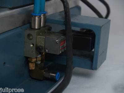 Janesville pneumatic assembly press a-3066-a 528LBS.