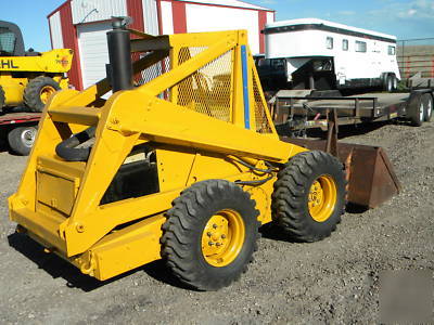 New L775 holland.. runs strong with 2 speed 