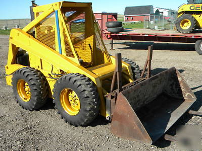 New L775 holland.. runs strong with 2 speed 