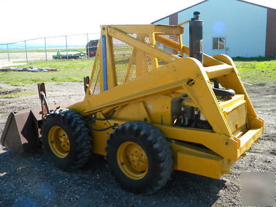 New L775 holland.. runs strong with 2 speed 