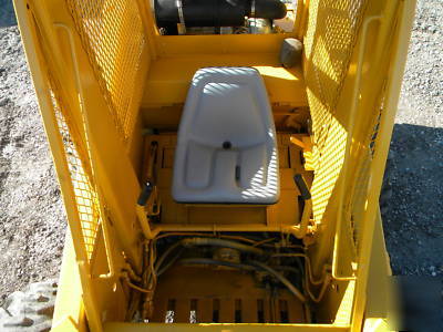 New L775 holland.. runs strong with 2 speed 