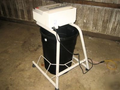 Oztec 1050 paper shredder speed shedder 33 sheets 