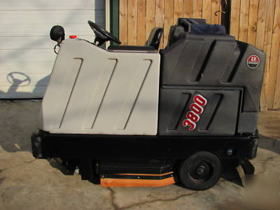Advance 3800 rider floor scrubber cleaner