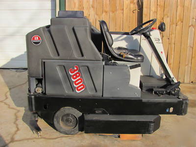 Advance 3800 rider floor scrubber cleaner