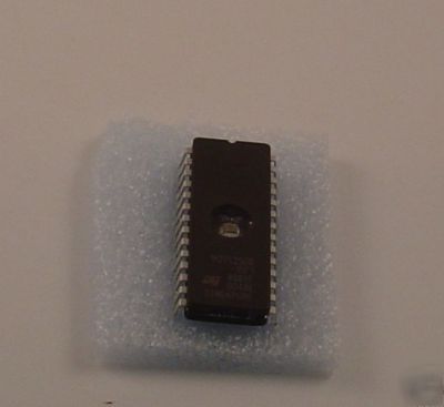 M27C256B (32KB x 8) uv eeprom, 5 v (Â± 10%) (lot of 13)
