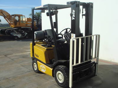 2003 yale GLP030 forklift 3000LB pneumatic tire propane