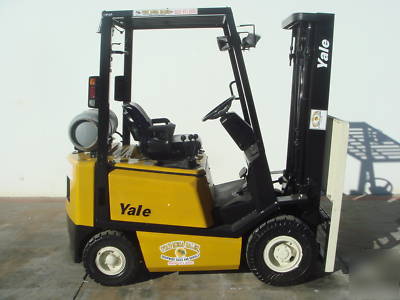 2003 yale GLP030 forklift 3000LB pneumatic tire propane