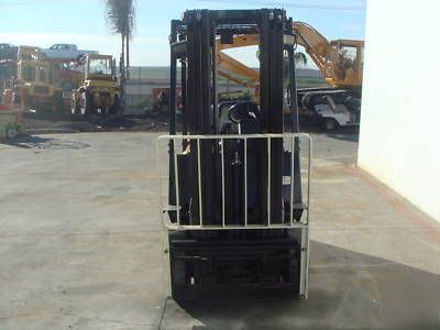 2003 yale GLP030 forklift 3000LB pneumatic tire propane