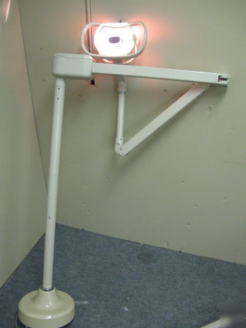 Belmont 046/047 ceiling mount dental exam light