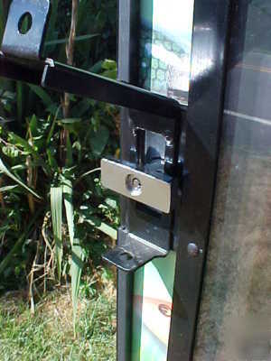 Liberty 24 hour bait shop: live bait & tackle vending