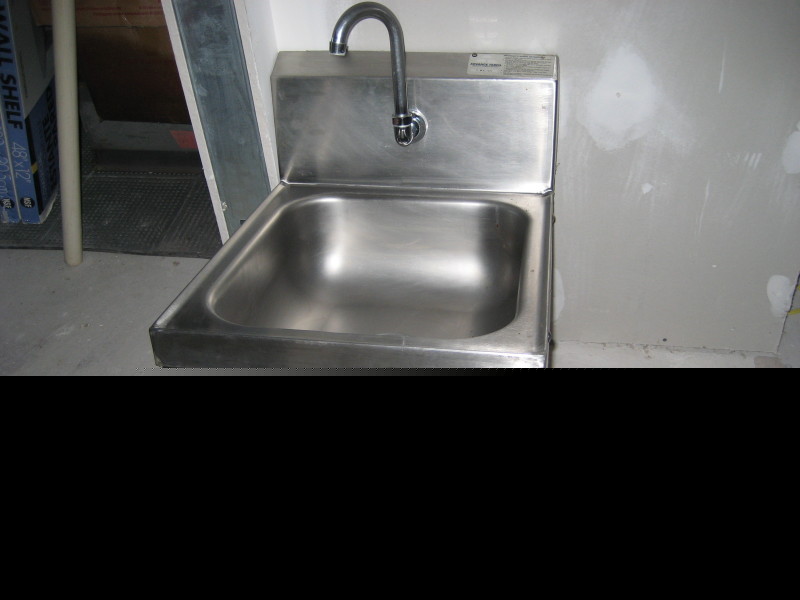 Advance tabco knee valve handwashing sink
