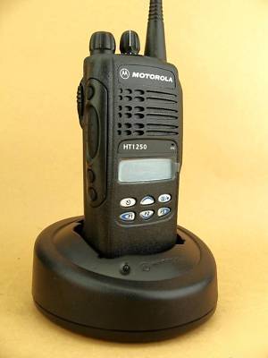 New mint motorola HT1250 uhf 128-ch radio w/ accessories