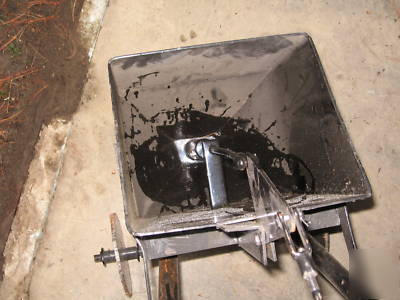 Asphalt sealcoating crack sealing pour pot paving nice 