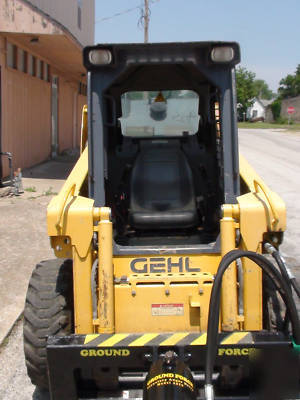  4640 turbo gehl skid steer with skid steer mount