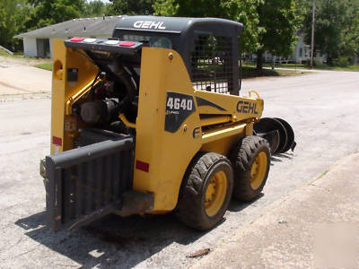  4640 turbo gehl skid steer with skid steer mount