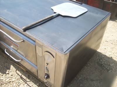 Blodgett 1000 natural gas pizza oven withslate andsteel