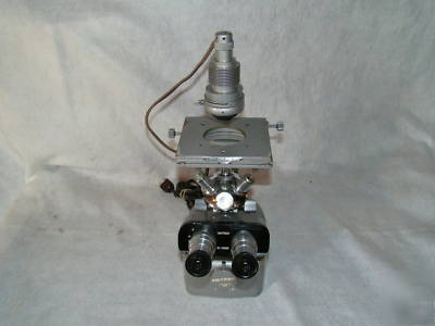 Unitron lighted microscope w/ 3 objectives