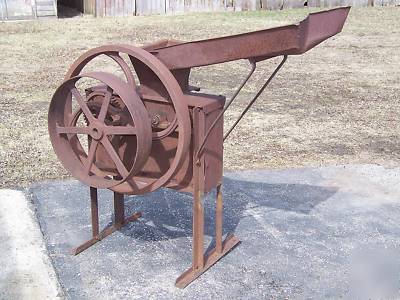 Ear corn slicer crusher chopper - iron hit miss sheller