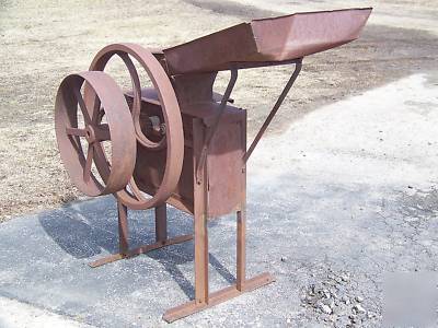 Ear corn slicer crusher chopper - iron hit miss sheller