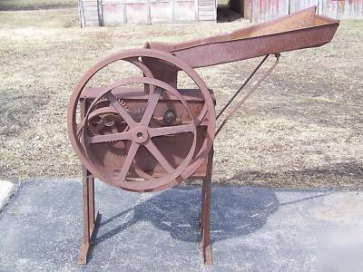 Ear corn slicer crusher chopper - iron hit miss sheller