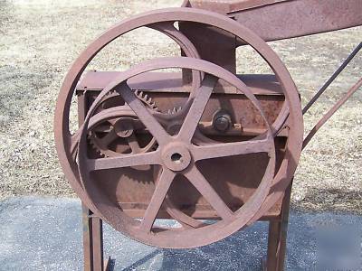 Ear corn slicer crusher chopper - iron hit miss sheller