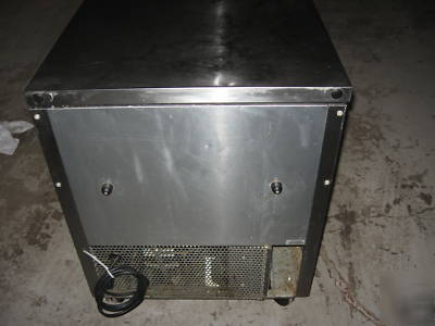 True tuc-27 undercounter cooler