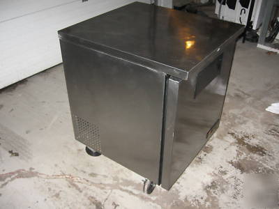 True tuc-27 undercounter cooler