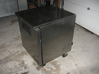 True tuc-27 undercounter cooler
