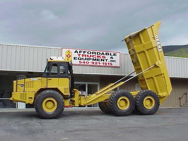 2000 bell B25C john deere 250C articulated dump truck