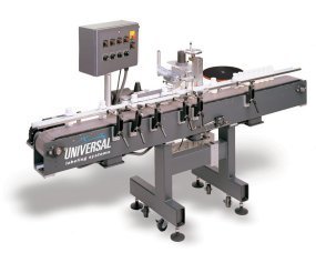 Bottle labeler by universal r 320 with conveyor belt