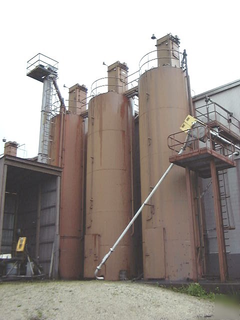 2200 cubic foot silo with skirt
