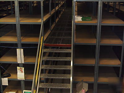 Rivet shelving record archive storage with one catwalk 