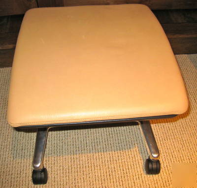 Steelcase leapÂ® leather ottoman / laptop table (honey)