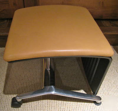Steelcase leapÂ® leather ottoman / laptop table (honey)