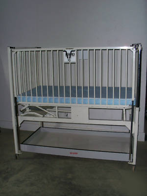 Hard hospital grade crib infant bed homecare baby-youth