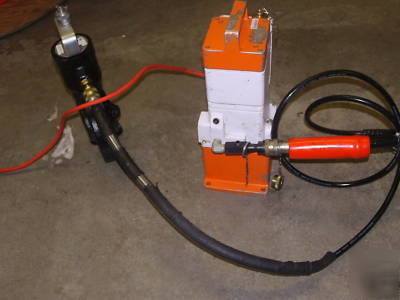 T&b hydraulic pump 13600 10K psi w/ enerpac sp-35 punch