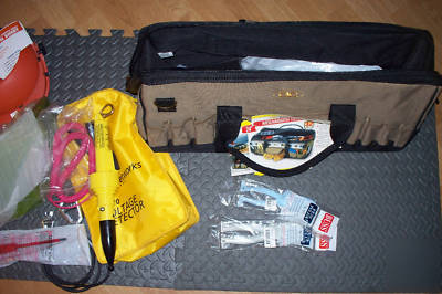 Electrician ppe : fluke, salisbury. detector gloves etc