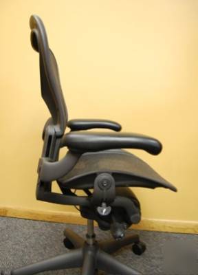 Herman miller aeron chair - fully adjustable blk/size b