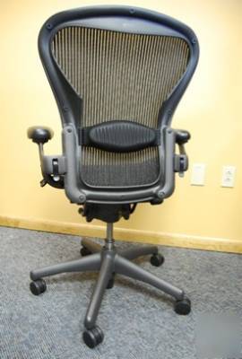 Herman miller aeron chair - fully adjustable blk/size b