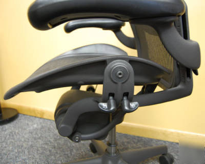 Herman miller aeron chair - fully adjustable blk/size b